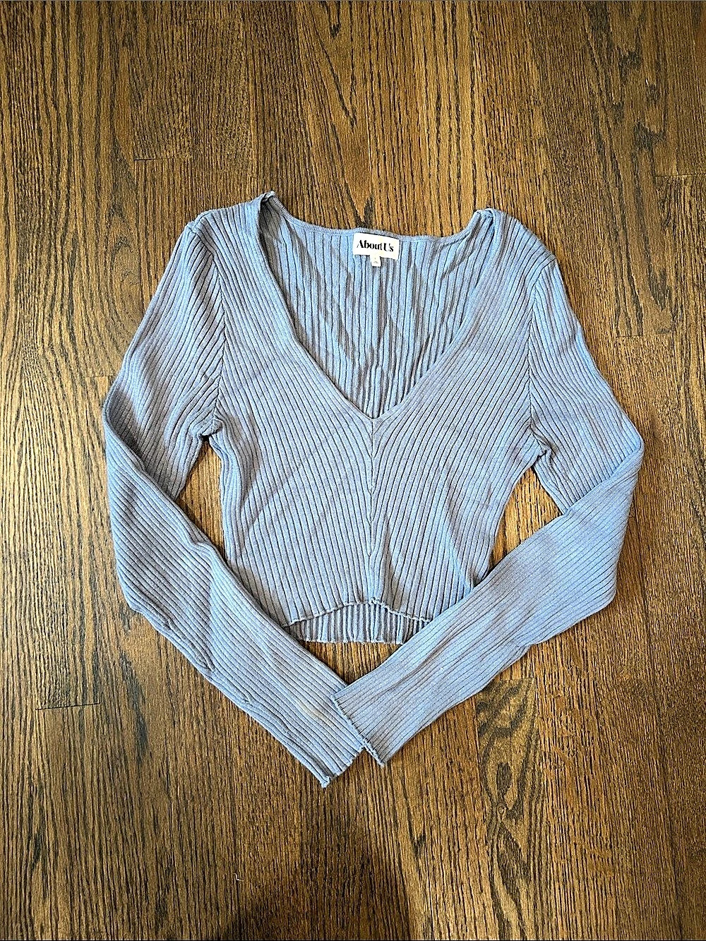 About Us Ribbed Long Sleeve Crop Top in Blue Size Small Like New